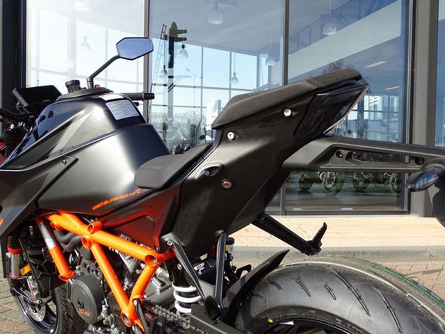ktm - 1290-super-duke-r