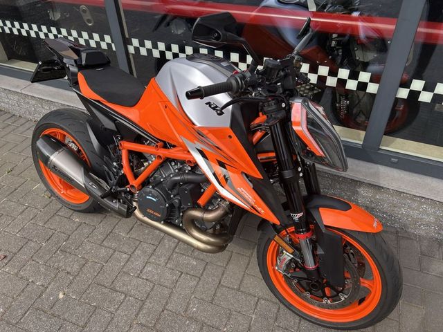 ktm - 1290-super-duke-r