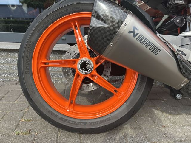 ktm - 1290-super-duke-r