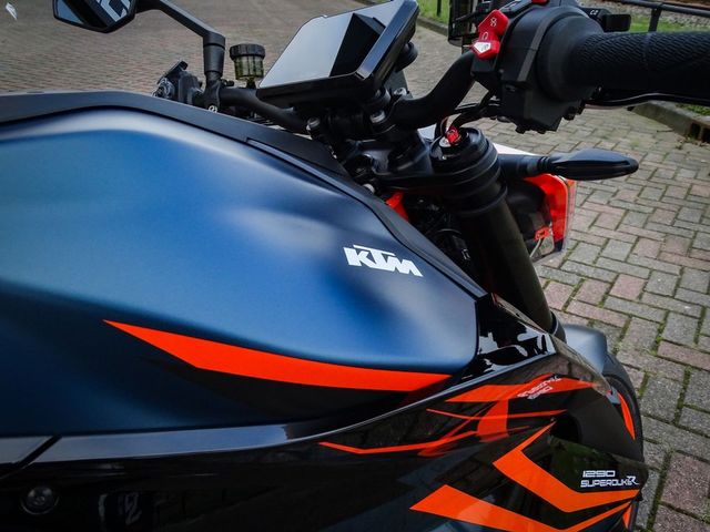 ktm - 1290-super-duke-r-evo