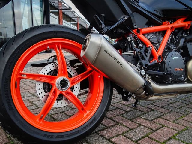 ktm - 1290-super-duke-r-evo
