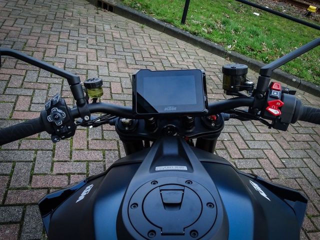 ktm - 1290-super-duke-r-evo