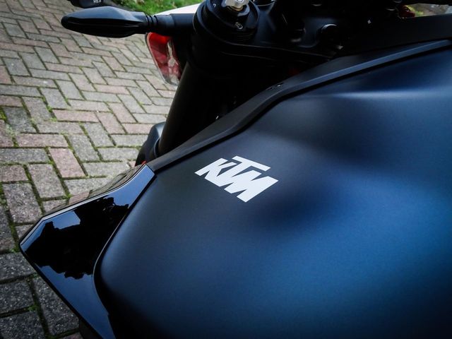 ktm - 1290-super-duke-r-evo
