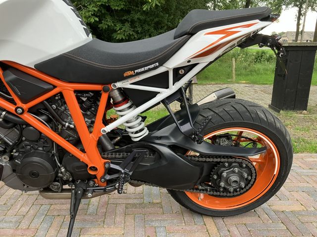 ktm - 1290-super-duke-r-se