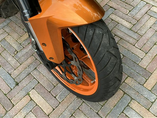 ktm - 1290-super-duke-r-se