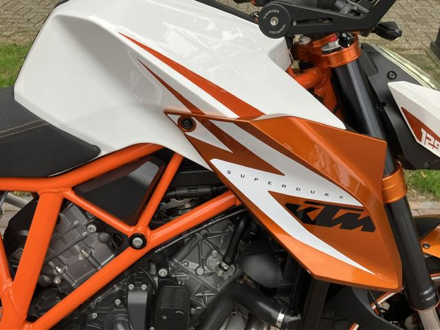 ktm - 1290-super-duke-r-se