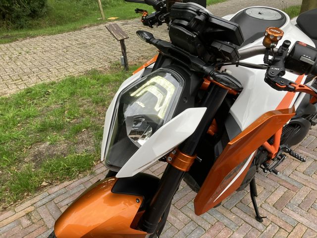 ktm - 1290-super-duke-r-se