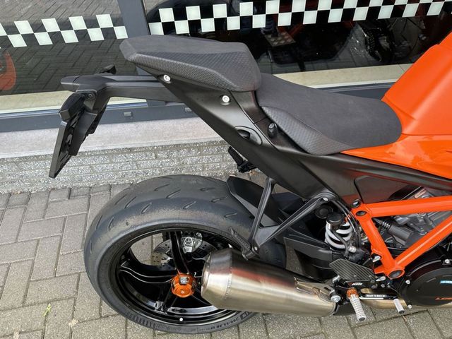 ktm - 1390-super-duke-r