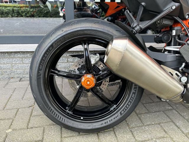 ktm - 1390-super-duke-r