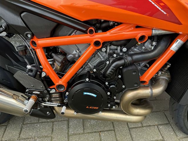 ktm - 1390-super-duke-r