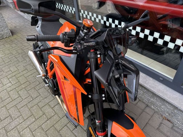 ktm - 1390-super-duke-r