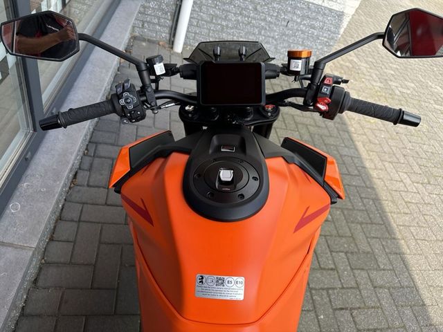 ktm - 1390-super-duke-r