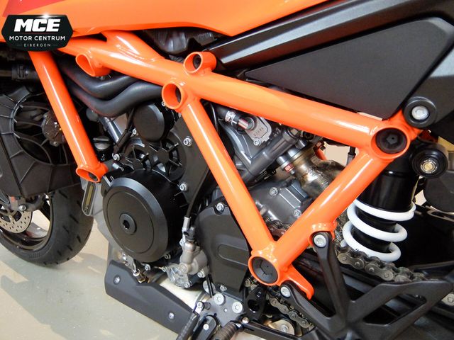 ktm - 1390-super-duke-r