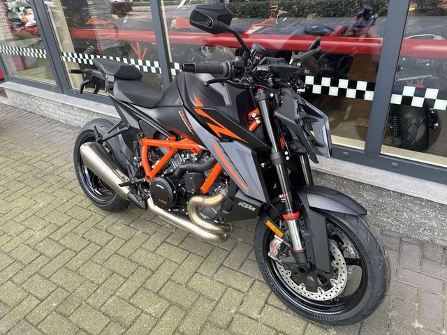 ktm - 1390-super-duke-r