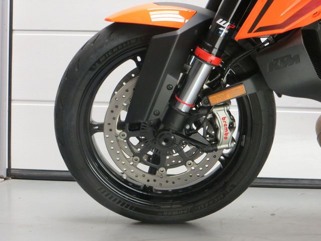 ktm - 1390-super-duke-r