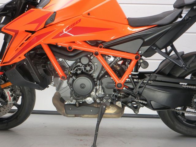 ktm - 1390-super-duke-r