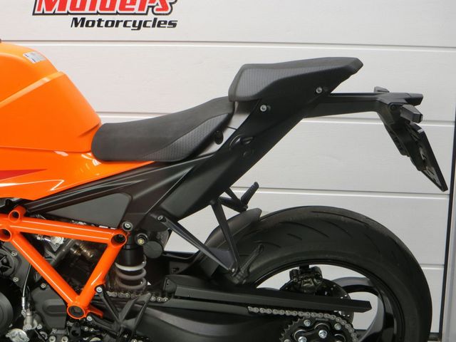 ktm - 1390-super-duke-r