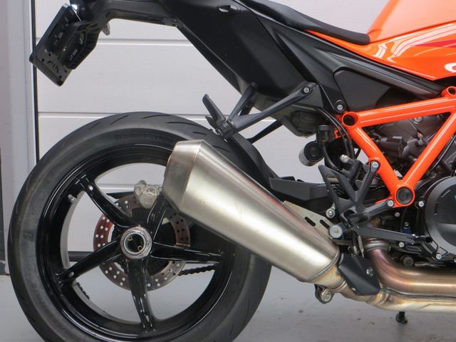 ktm - 1390-super-duke-r