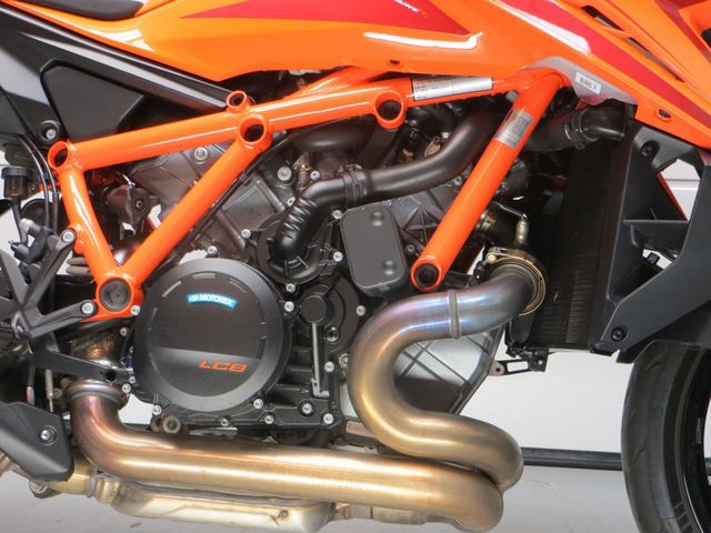 ktm - 1390-super-duke-r