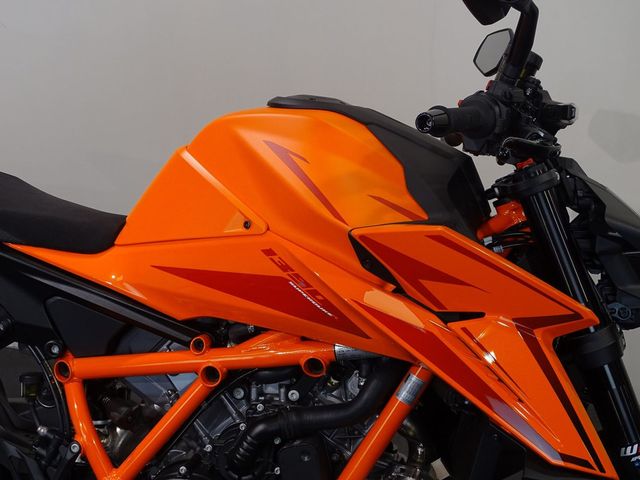 ktm - 1390-super-duke-r