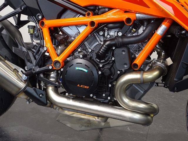 ktm - 1390-super-duke-r