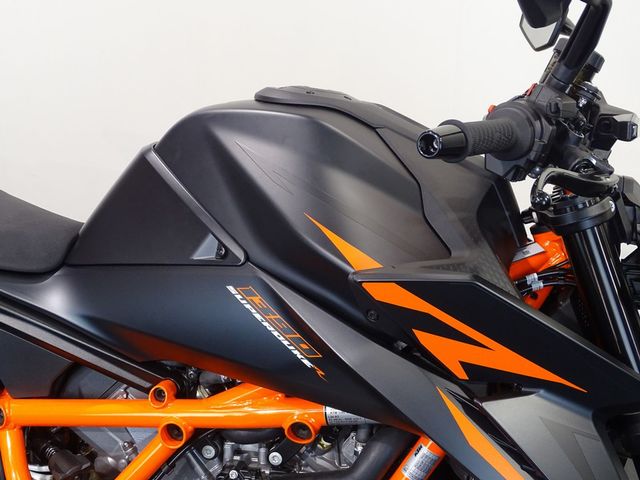 ktm - 1390-super-duke-r