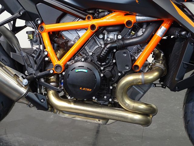 ktm - 1390-super-duke-r