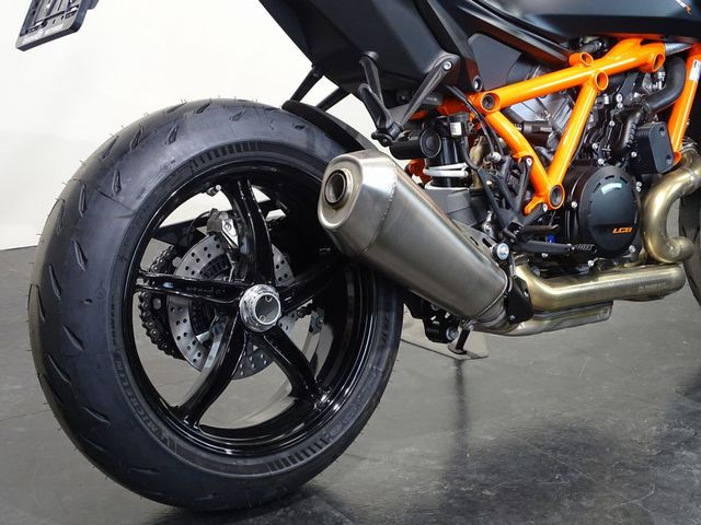 ktm - 1390-super-duke-r