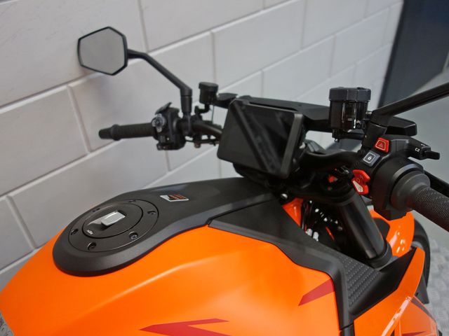 ktm - 1390-super-duke-r