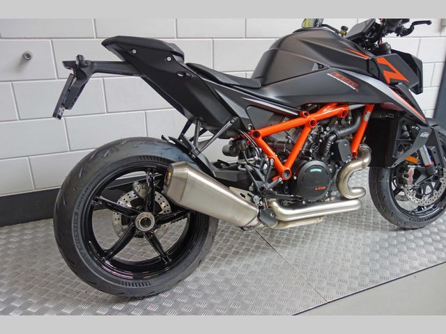 ktm - 1390-super-duke-r-evo