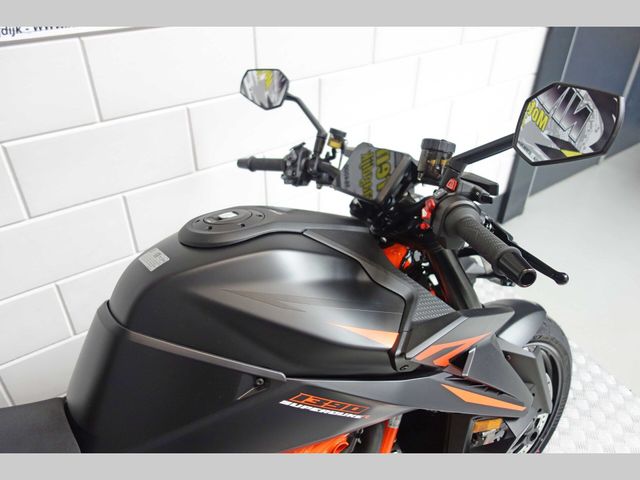 ktm - 1390-super-duke-r-evo