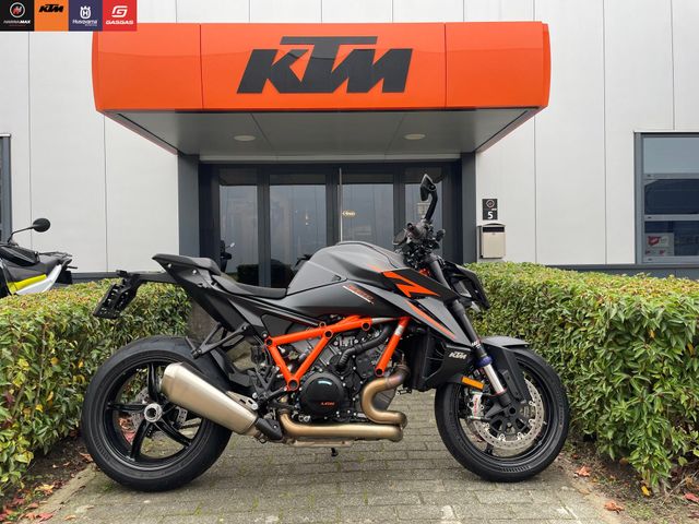 ktm - 1390-super-duke-r-evo