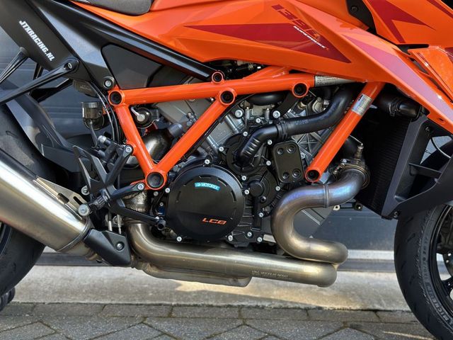 ktm - 1390-super-duke-r-evo