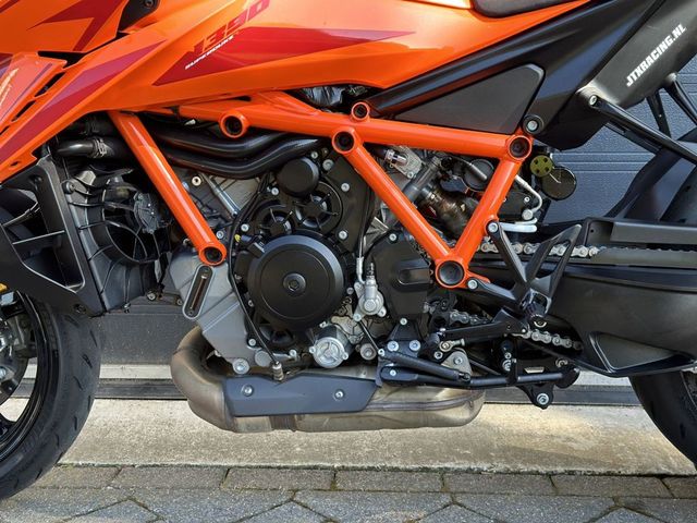 ktm - 1390-super-duke-r-evo