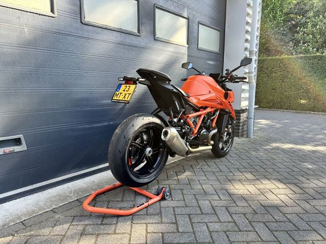 ktm - 1390-super-duke-r-evo