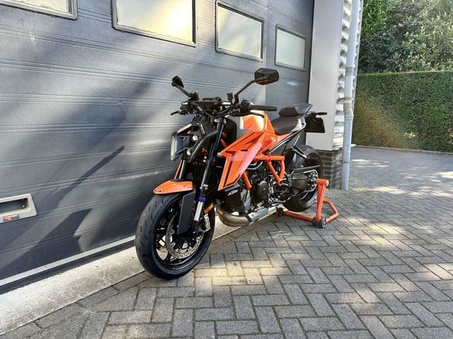 ktm - 1390-super-duke-r-evo