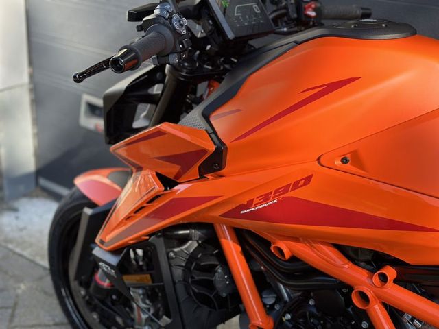 ktm - 1390-super-duke-r-evo