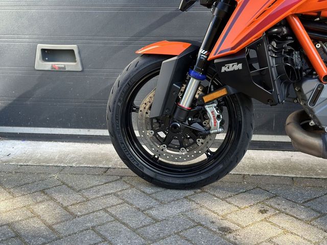 ktm - 1390-super-duke-r-evo