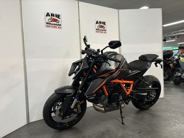 ktm - 1390-super-duke-r-evo