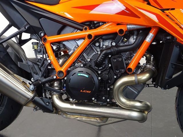 ktm - 1390-super-duke-r-evo