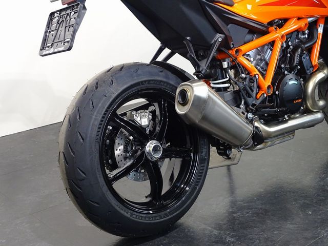 ktm - 1390-super-duke-r-evo