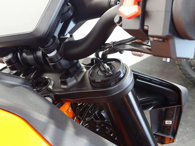 ktm - 1390-super-duke-r-evo