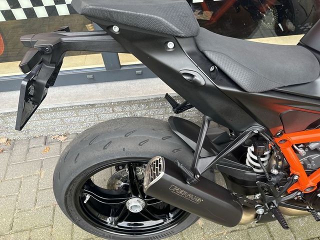 ktm - 1390-super-duke-r-evo