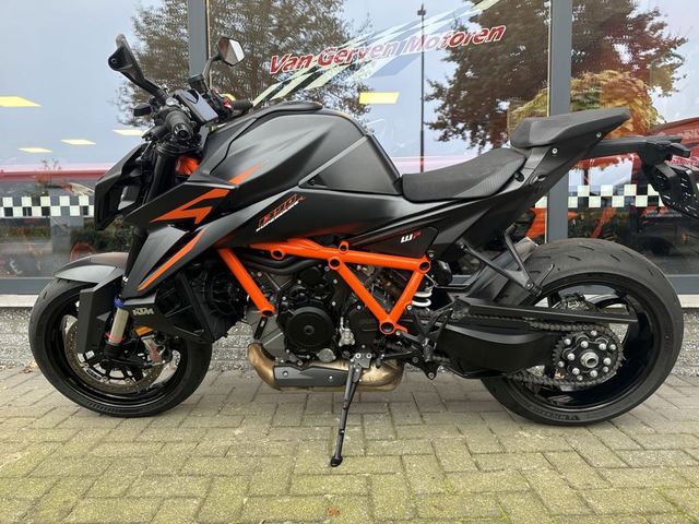 ktm - 1390-super-duke-r-evo