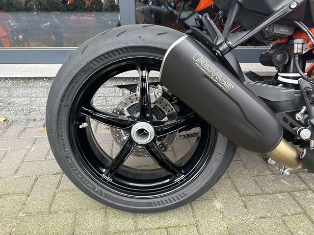 ktm - 1390-super-duke-r-evo