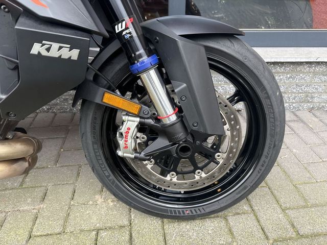 ktm - 1390-super-duke-r-evo