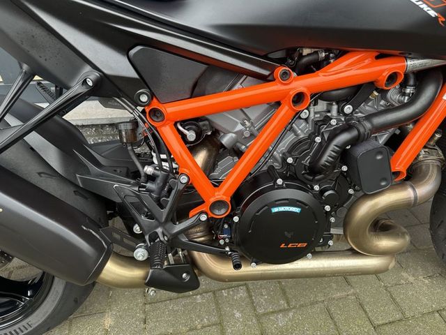 ktm - 1390-super-duke-r-evo