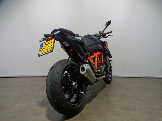 ktm - 1390-super-duke-r-evo