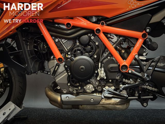 ktm - 1390-super-duke-r-evo