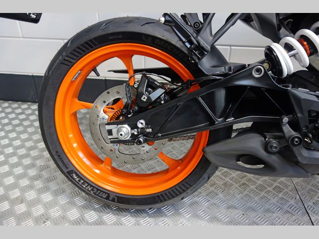 ktm - 390-duke